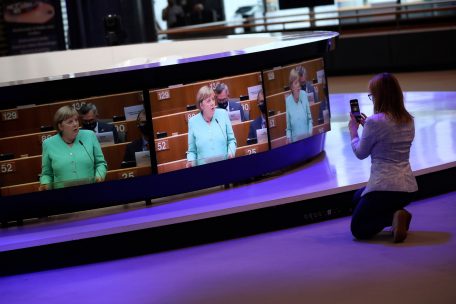 Europaparlament / Merkel bekennt sich zu Solidarität, hält ein flammendes Plädoyer, aber vieles bleibt vage