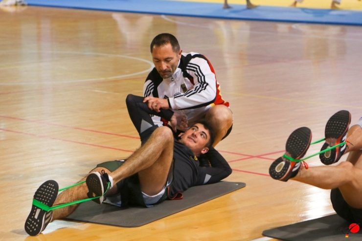 Kampfsport / Jürgen Fritzsche, der Karate-Doktor: Der deutsche FLAM-Sportdirektor ist Autor und Biologe
