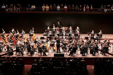Alain spannt den Bogen / Mit hoffnungsvollen und friedlichen Klängen in die Sommerpause