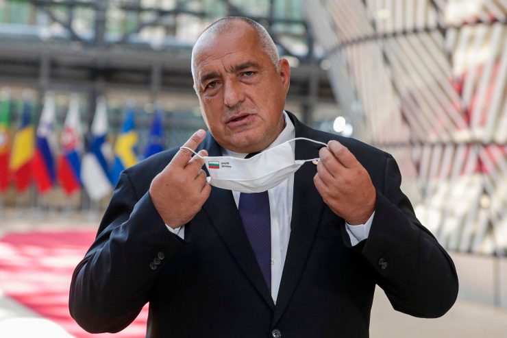 Bulgarien / Demonstranten fordern Abtritt, Dauerpremier Borissow sucht die Flucht nach vorn