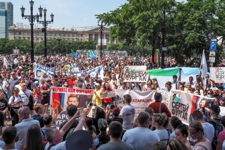 Gegen Putin / „Er ist unser Gouverneur!“: Massenproteste im fernen Osten Russlands reißen nicht ab