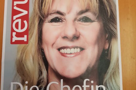 Sogar zum „Covergirl“ der Revue brachte Chantal es – zumindest überraschte sie ein Tageblatt-Grafiker mit dieser Fotomontage