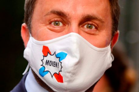 Xavier Bettel war mit einer &bdquo;Moien&ldquo;-Maske in Br&uuml;ssel
