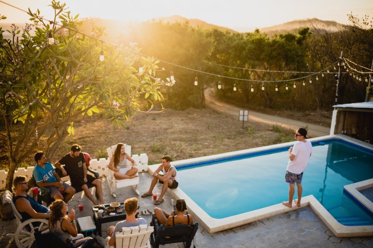 Badespaß zu Hause / Planschen oder schwimmen im eigenen Garten