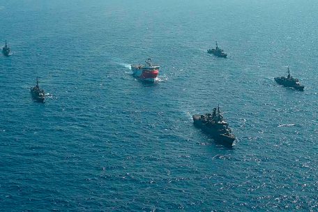 Erdgas / Kriegsschiffe vor Kreta: Streit im Mittelmeer  spitzt sich zu