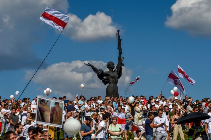 Belarus / Schriftsteller Martinowitsch im Interview: „Die Staatsmacht reagiert typisch, das Volk nicht“