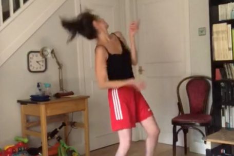 La danse est dite / Palimpsest à la Banannefabrik est une chorégraphie parlée