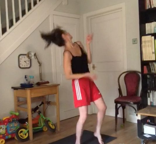 La danse est dite / Palimpsest à la Banannefabrik est une chorégraphie parlée