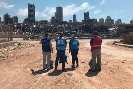 Gilles Hoffmann und sein Team an der Ungl&uuml;cksstelle in Beirut
