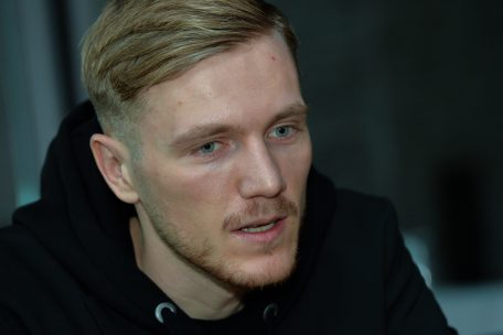 Fußball / Nationalspieler Enes Mahmutovic unterschreibt beim PFK Lwiw