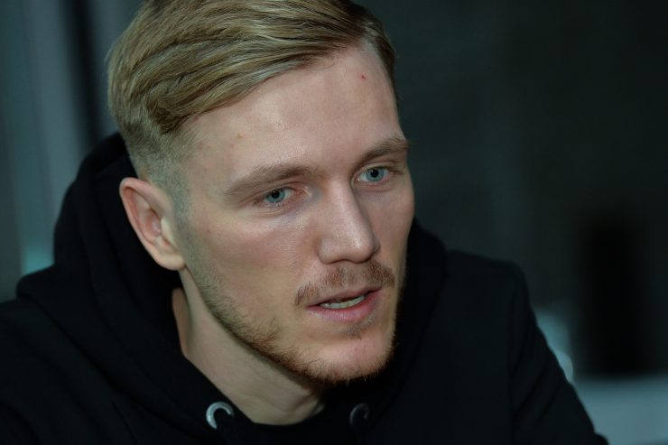 Fußball / Nationalspieler Enes Mahmutovic unterschreibt beim PFK Lwiw