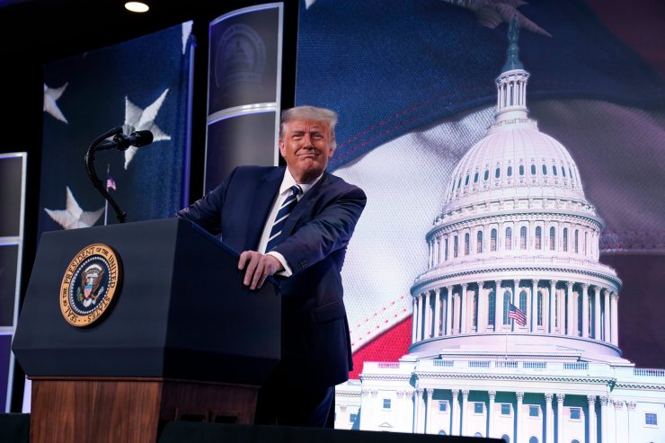 Rechtzeitig zur Wahl? / Heftige Kritik an Trump wegen politischen Drucks bei Corona-Impfung