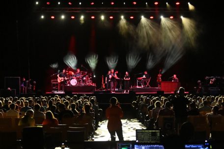 Kultur und Pandemie / Tim Bendzko singt für die Forschung