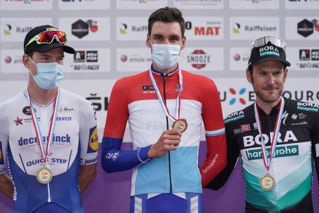 Kevin Geniets steht das erste Mal ganz oben auf dem Podium. Bob Jungels wird Zweiter, Jempy Drucker Dritter.