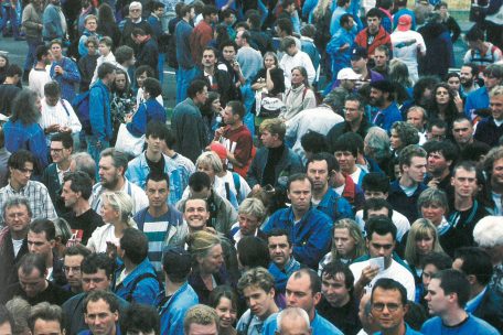 Bei Nässe und Kälte harrte das Publikum am 27. August 1995 stundenlang aus