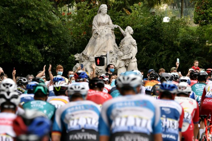 Tour de France / Stürze überschatten Tour-Auftakt - Kristoff sprintet ins Gelbe Trikot, Jungels auf 108