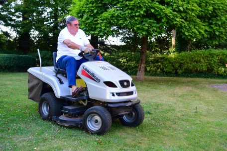 Enkelkinder h&uuml;ten, Familienhund Jamie versorgen und Rasenm&auml;hen sind nur ein paar der Aufgaben, die Rob Thillens jetzt bevorstehen