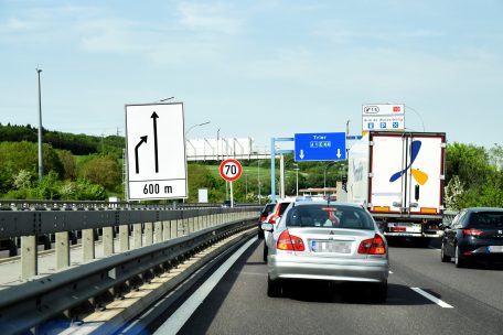 Rheinland-Pfalz / Corona-Teststation an Luxemburger Grenze wird auf A64 bei Trierweiler errichtet