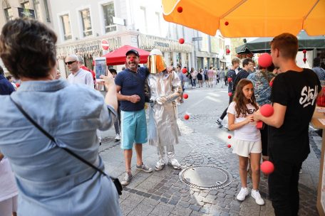 Le Theaterfest en 2019: sans masques mais déjà avec des tenues de protection 