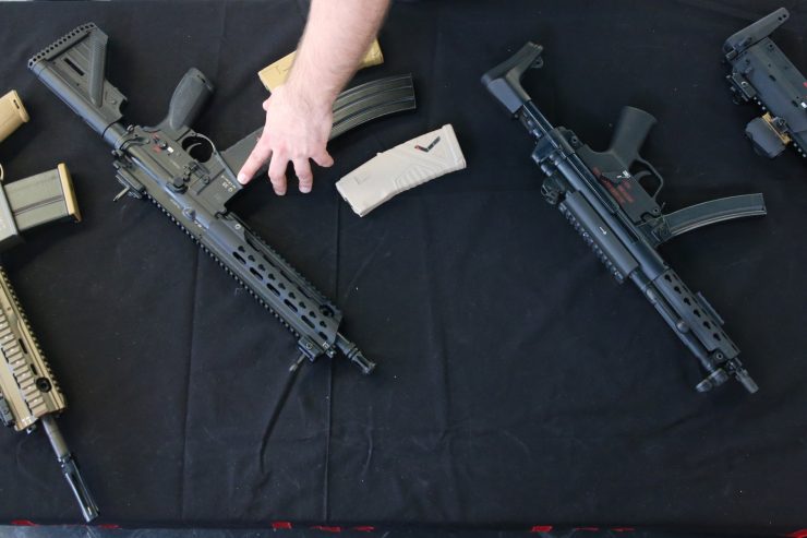 Rüstung / Nazi-Schatten auf Heckler & Koch – Deutsche Waffenschmiede in luxemburgischer Holding