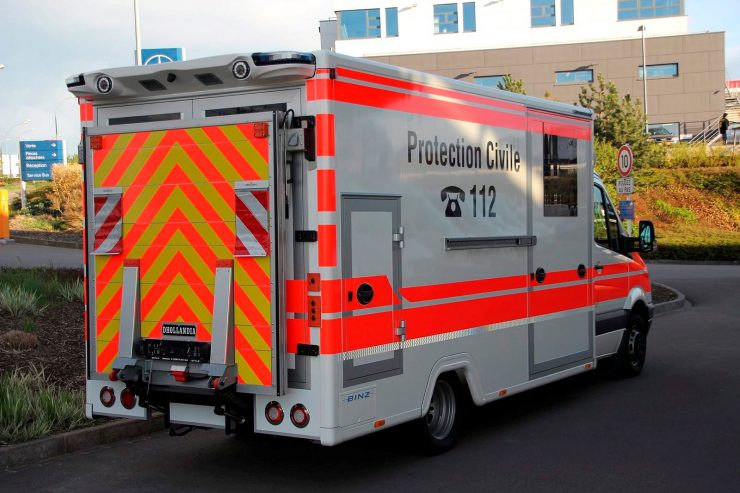 Unfall / Lebensgefährliche Verletzungen: Ein Arbeiter fällt sechs Meter in die Tiefe