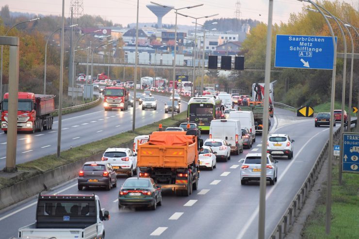 Foetz / Parlamentarische Anfrage zum Verkehrschaos durch mehrere Baustellen