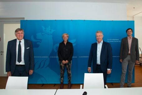 Minister François Bausch, Félicie Weycker (erste Regierungsrätin im Ministerium für Mobilität und öffentliche Bauten), Syvicol-Präsident Emile Eicher und Verkéiersverbond-Direktor Gilles Dostert