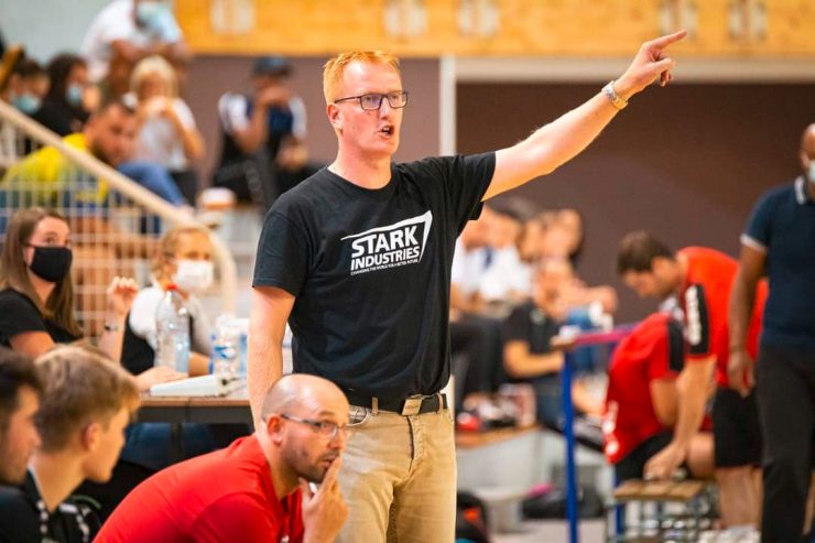 Handball-Meisterschaft / Im Auftaktspiel muss der HC Standard auf Trainer Lionel Pérignon verzichten