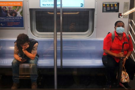 Corona-Pandemie / Studie: Abstand halten hilft gegen Ausbreitung des Virus