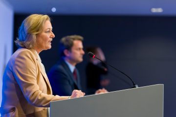 Livestream verfügbar / Lenert und Bettel ziehen Corona-Bilanz bei Pressekonferenz um 13 Uhr