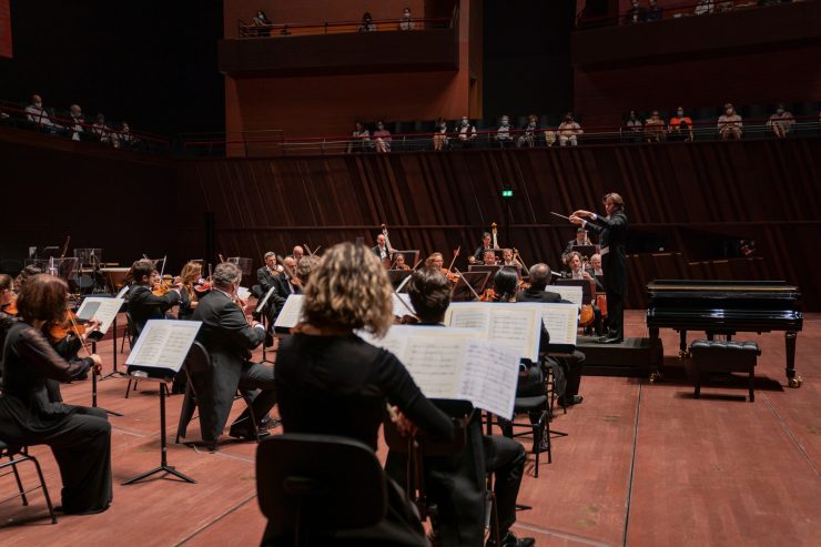 Alain spannt den Bogen / Es geht wieder los in der Philharmonie!