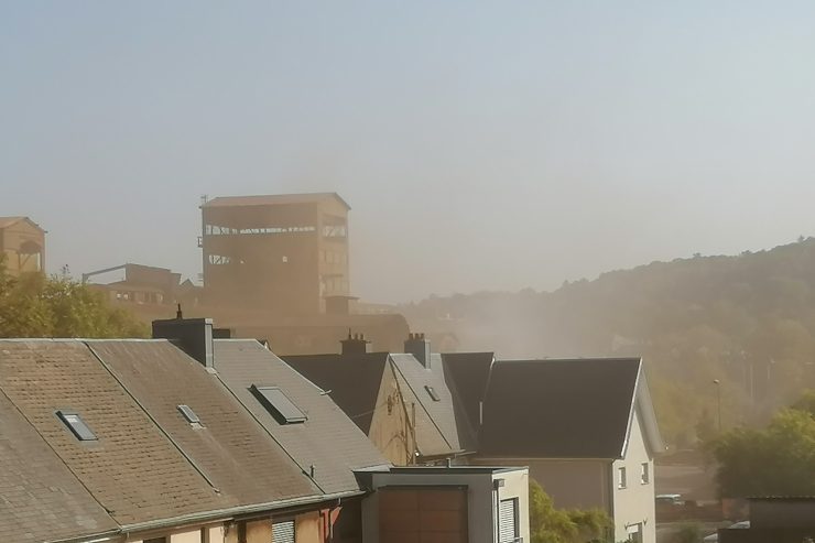 Abrissarbeiten / „Keeseminnen“ wirbeln ein letztes Mal Staub auf – Anwohner fühlen sich im Stich gelassen