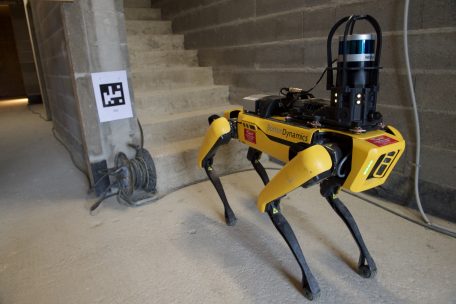 Stugalux prüft seine neuen Roboter derzeit auf Chip und Schaltkreis. Das Chassis ist bereits nicht mehr ganz fabrikneu.