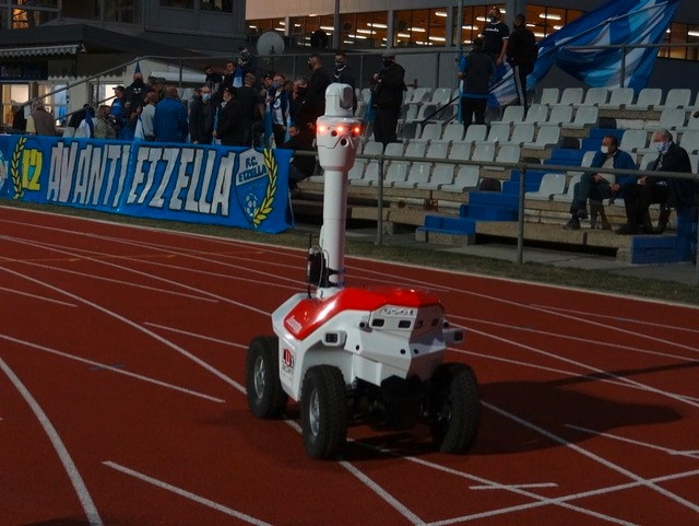Nouveaux essais de vidéosurveillance / Le stade, laboratoire de la répression