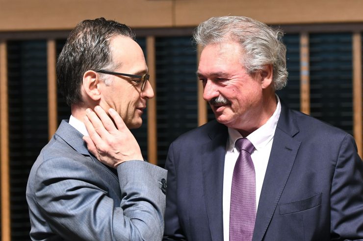 In Berlin / Jean Asselborn stellt mit Heiko Maas seine Biografie vor – und stichelt gegen Reisewarnungen