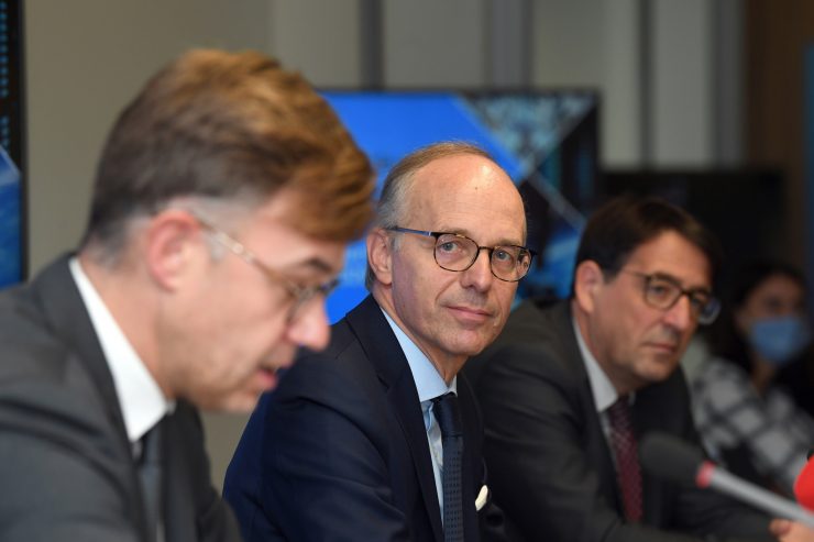 Medien / Luc Frieden befürchtet hohe Staatsschulden – steht jedoch hinter den Corona-Maßnahmen der Regierung