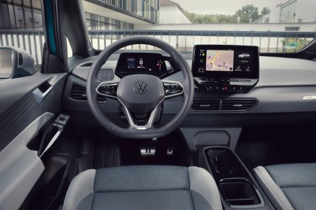 Die Infotainment-Hardware und die Services von „We Connect Start“ vernetzen den ID.3 mit der Umwelt. So werden das Auto und die Navigation intelligent und vielseitig.