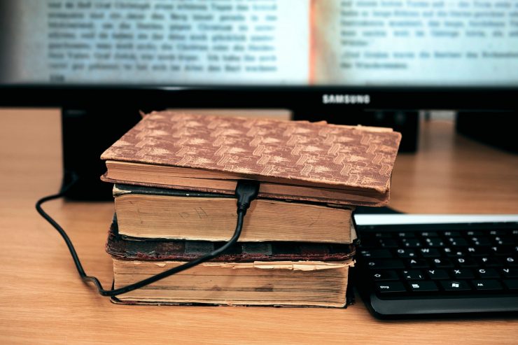 Fiktioun / Ech sinn e Buch: Ee Plädoyer fir d’Buch an de Print