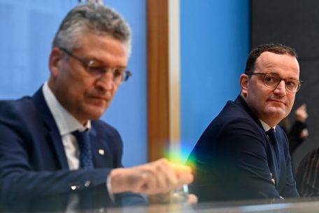 Deutschland / Für einige in der Union ist Jens Spahn ein Hoffnungsträger – noch will er aber nicht durchstarten