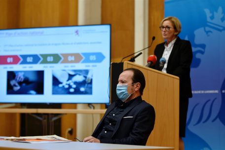 Gesundheitsministerin Paulette Lenert und der nationale Drogenbeauftragte Alain Origer gingen in groben Z&uuml;gen auf den f&uuml;nften nationalen Drogenaktionsplan ein, der in K&uuml;rze in Kraft tritt