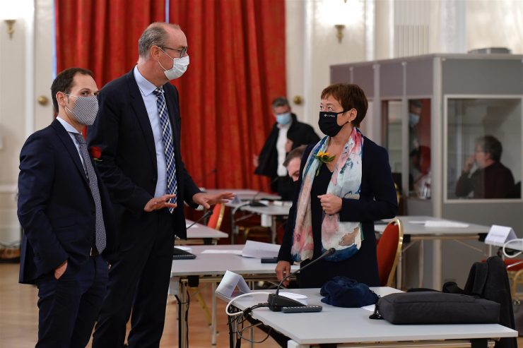 Reaktionen der Parteien / Von heftiger Kritik bis großes Lob