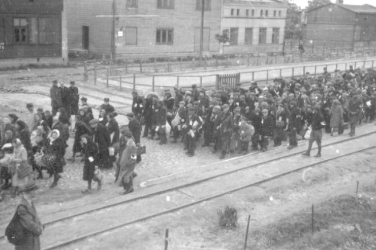 Zweiter Weltkrieg / Vertrieben in die Freiheit, deportiert in den Tod