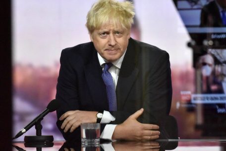 Großbritannien / „Gegen alle Regeln“: Medienexpertin über Johnsons Offensive gegen die BBC