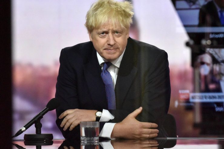 Großbritannien / „Gegen alle Regeln“: Medienexpertin über Johnsons Offensive gegen die BBC