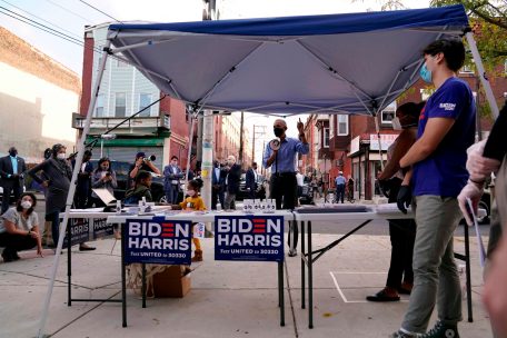 US-Wahlkampf / „Unfähig, das Amt ernst zu nehmen“ – Barack Obama attackiert Trump bei Kundgebung