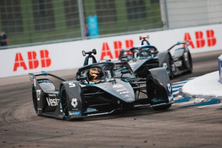 Mercedes-Formationsflug: Doppelsieg beim letzten Rennen in Berlin &ndash; Routinier Stoffel Vandoorne vor Jungtalent Nyck de Vries