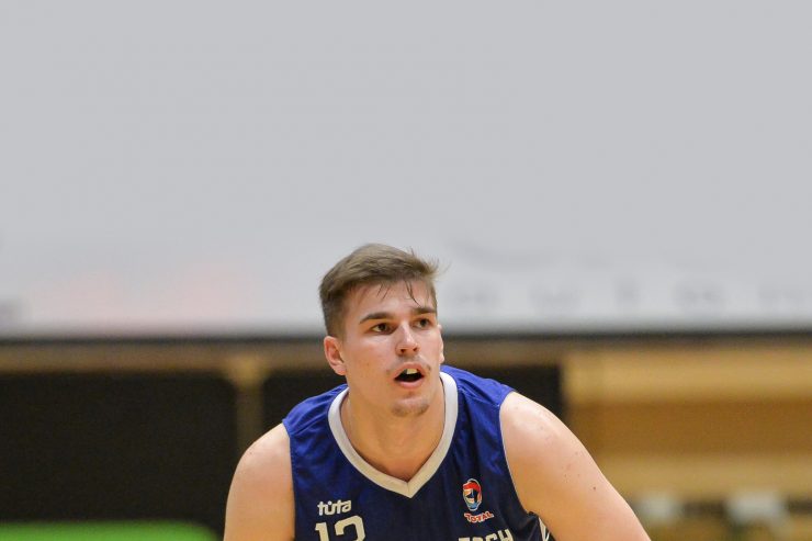 Basketball / Ben Kovacs Profidebüt mit Hindernissen