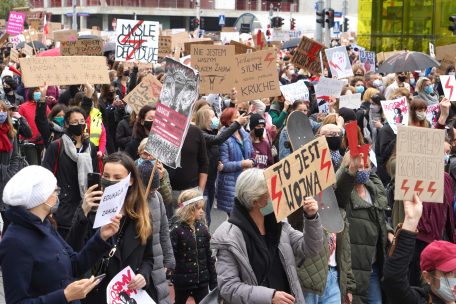 Polen / Anti-PiS-Demonstrationen gewinnen an Fahrt