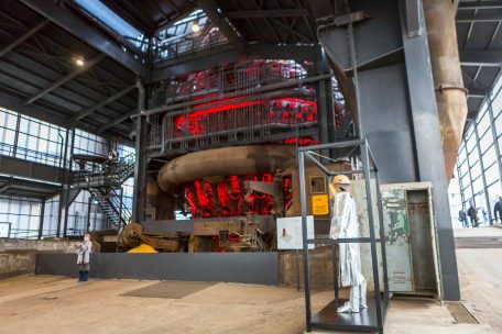 Der &bdquo;Plancher des coul&eacute;es&ldquo; vor dem Hochofen wird zur B&uuml;hne f&uuml;r zeitgen&ouml;ssischen Tanz 