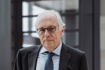 Raiffeisen / Eine gute Bank ist langweilig – Ernest Cravatte im Portrait